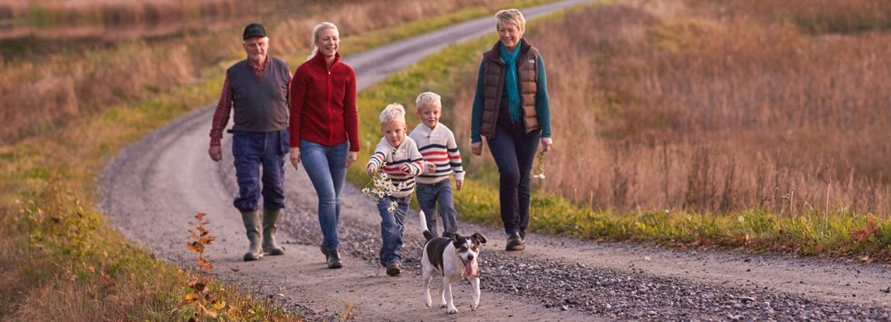 Skogsägare på promenad