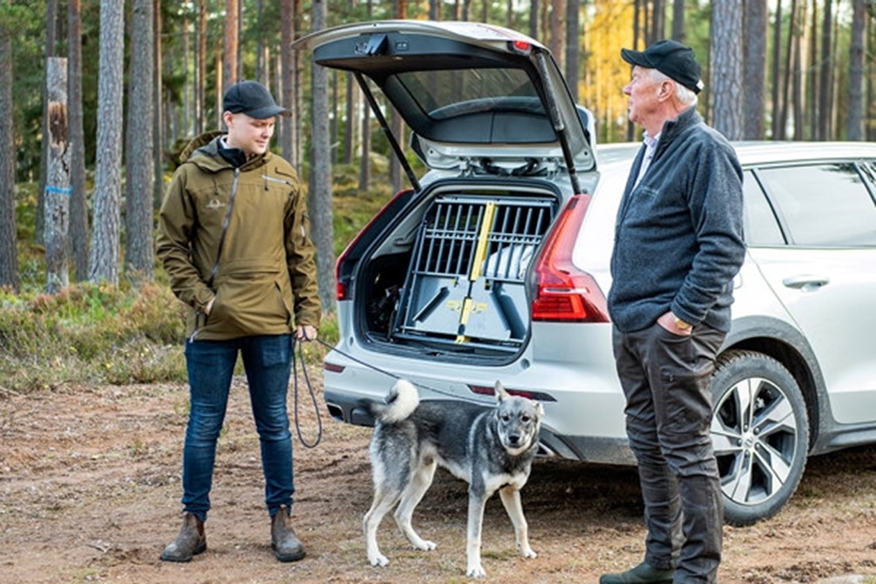 Medlemmarna Simon och Bertil Lönnäs, på gården Rakenäs.