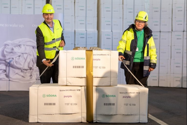 Lenzing besöker Mörrum och stärker samarbetet kring OnceMore. 31 maj 2022. Cord Prinzhorn och Lotta Lyrå