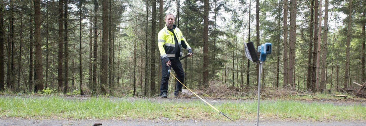 Omklassning av skogsbilväg. Fredrik Svensson, väginventerare Biometria.