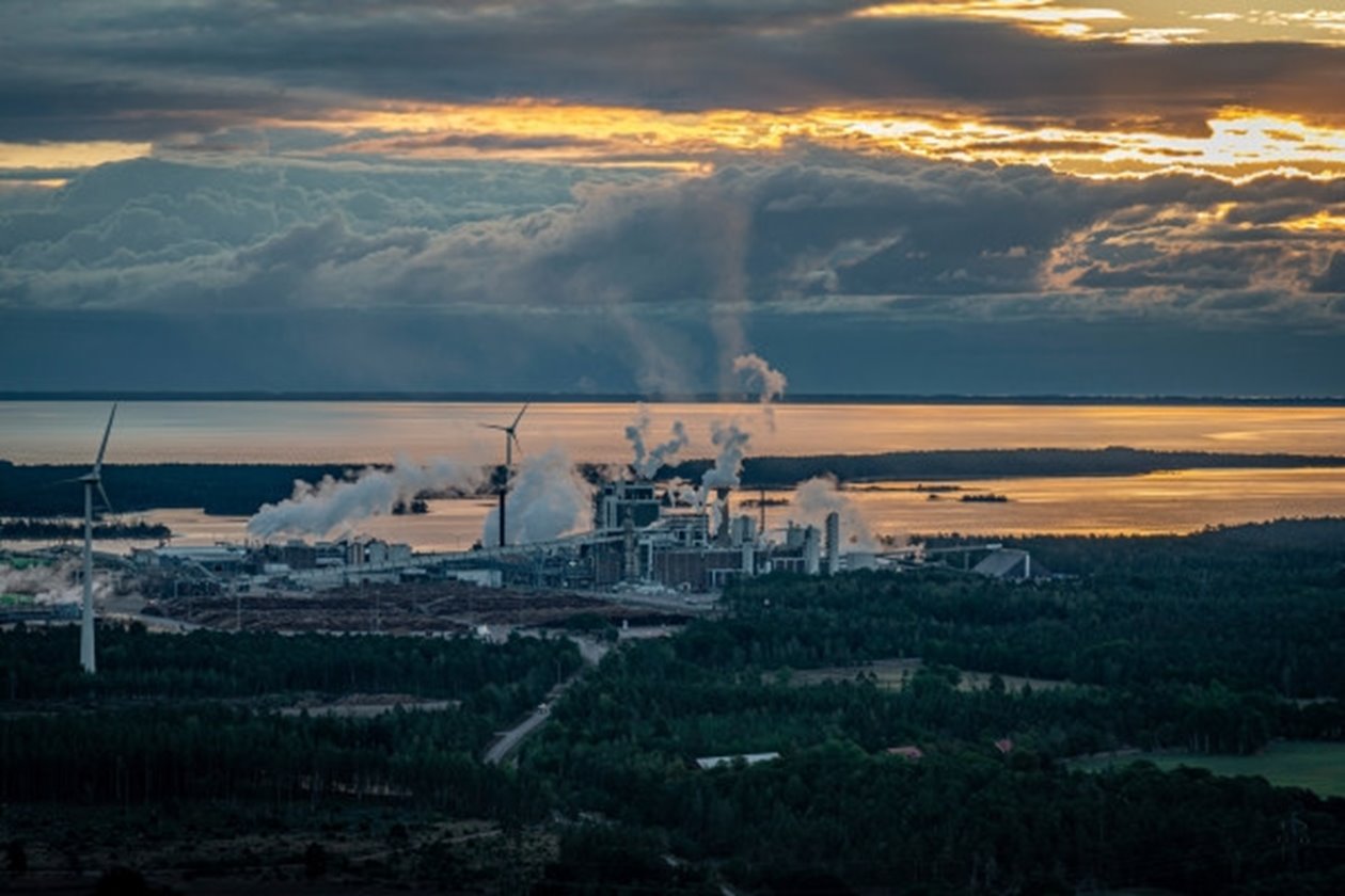 Flygfoto av Massabruket i Mönsterås