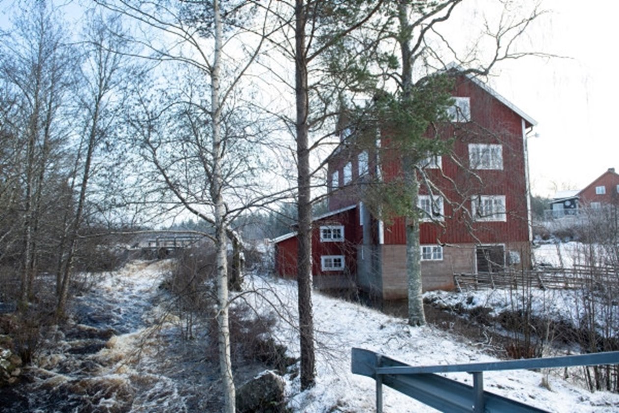 Claes och Therese Rostedt Forssa kvarnagård. Forssa kvarn har anor långt tillbaka i tiden. Här har bönderna malt sitt spannmål sedan 1600-talet. Idag är det Therese Rostedt som sköter malandet. Många besökare blir överraskade av kvarndammen som inte syns från vägen.