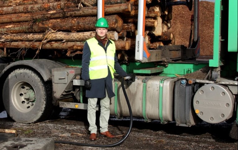 Hållbarhet HVO - Det har bättre miljömässiga egenskaper då det är 100 procent fossilfritt vilket innebär att den är helt förnybar och har en markant lägre växthuspåverkan säger Henrik Brodin, inköpare på Södra.  