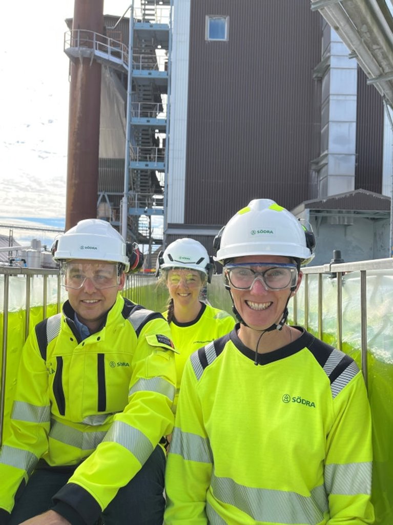 Projekt mikroalger Södra Cell Mönsterås
Olof Hellström, Sustainability Coordinator at Södra Cell Mönsterås 
Elin Lindehoff from LNU 
Karin Dernegård, Site Manager at Södra Cell Mönsterås.  
