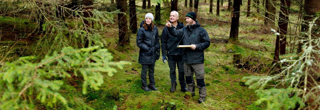 Matilda Wallemyr medlem , Peter Wallemyr medlem Hångsdala Hasslekärr och Peter Karlsson Skogsinspektor 