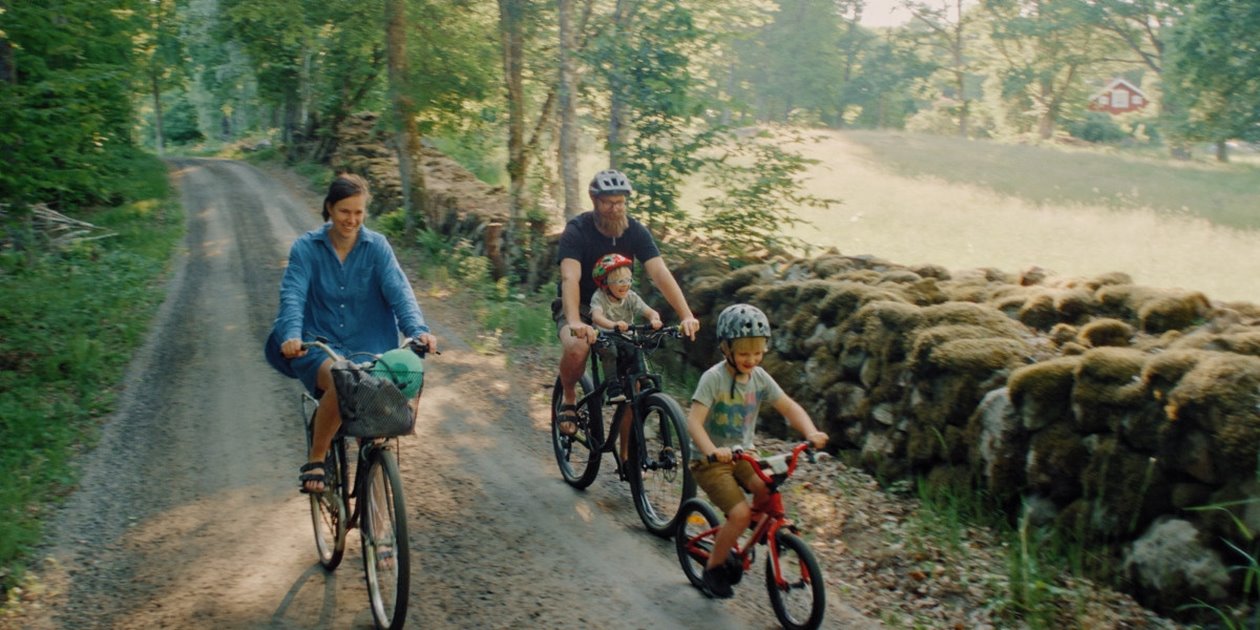 Bilder från filmen om Familjeskogsbruken 
Familjen Stark med Nicole och Tobias, barnen Thure och Gösta