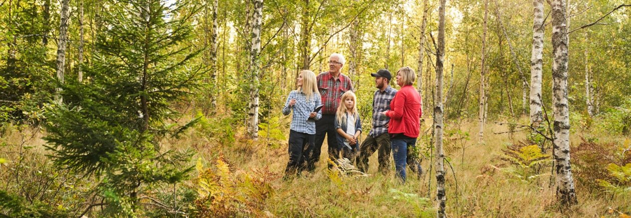 Skogsinspektor medlem 2020. 
Från vänster skogsinspektor Åsa Andersson, Ingemar Levinsson,  Ava Houlihan-Burne (statist), Albin Carlsson, Monika Carlsson.