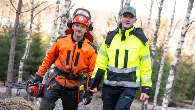 Medlemsreportage Södramedlemmarna Kristofer och Maddeleine Andersson på släktgården Haga i Tranemo.
Skogsägare Kristofer Andersson och skogsinspektor Julius Berg.