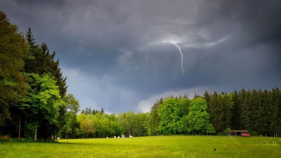 Åskmoln, stormmoln och blixtar