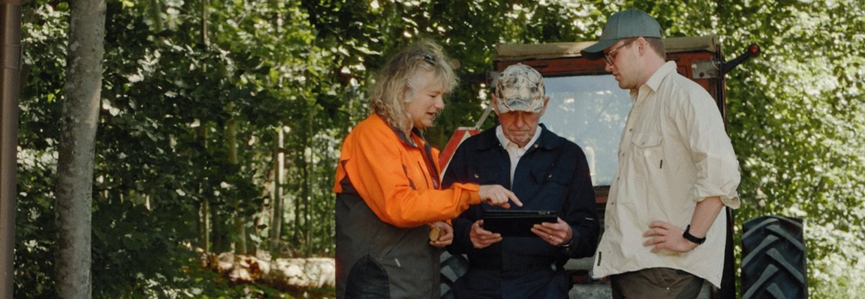 Bilder från filmen om Familjeskogsbruken My von Friesendorff, Carl von Friesendorff och Henrik von Friesendorff